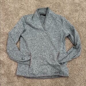 Eddie Bauer pullover fleece size m. Light blue/grey